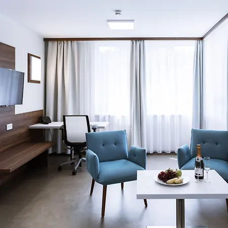 Firstboarding 4* באיירוט