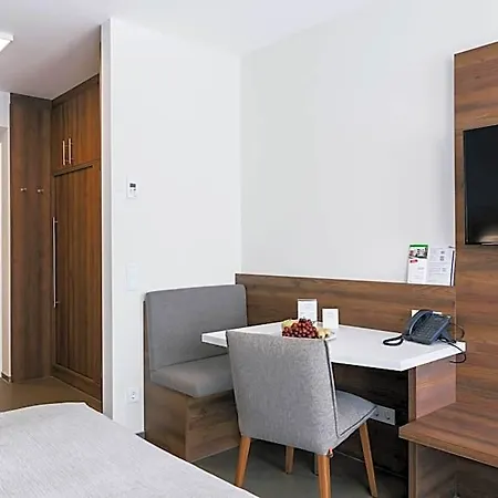 Firstboarding Apartmanhotel