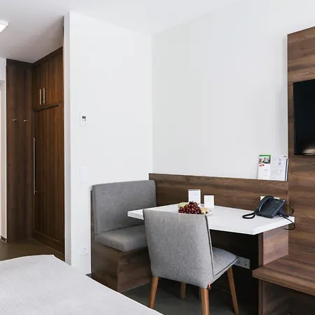 Firstboarding מלון דירות 4*